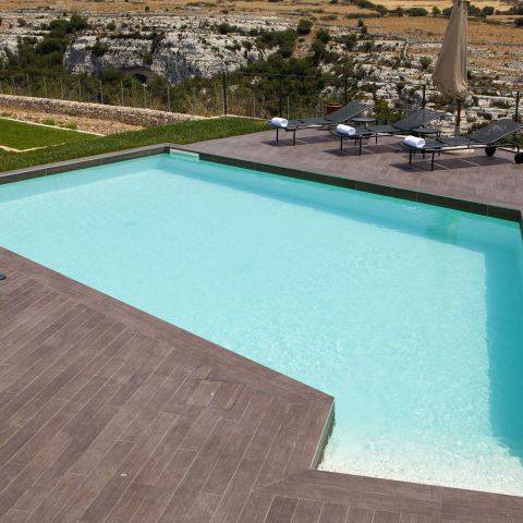 Realizzazione piscine interrate in cemento armato in sicilia e malta ... Piscine a sfioro prefabbricate
