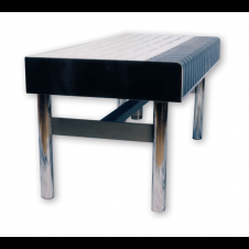 Comoda seduta in acciaio inox con predisposizione immissione aria, seduta con doghe di PVC azzurro e angoli blu.